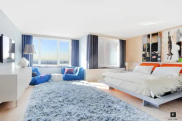 Rented by R New York