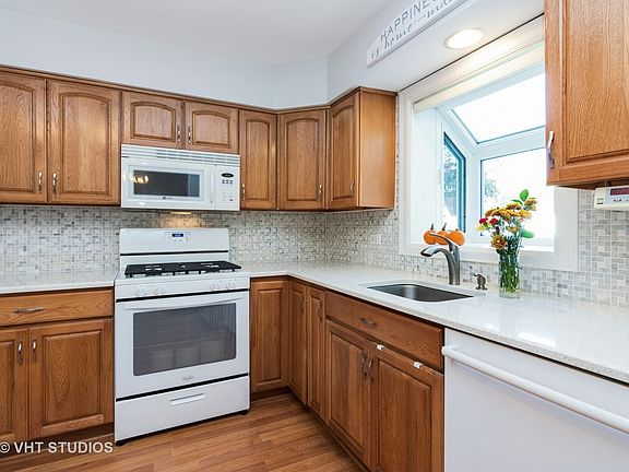 4th image of 1408 W Catalpa Ln