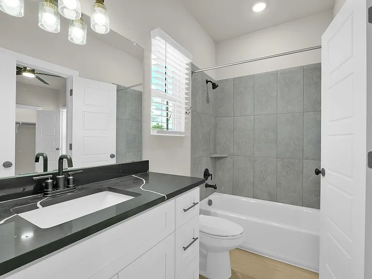 818 Empire St — Photo 10