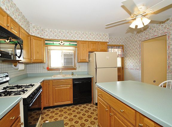5th image of 2618 Varonen Ave