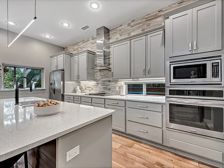 21 E Martin Luther King Blvd — Photo 27