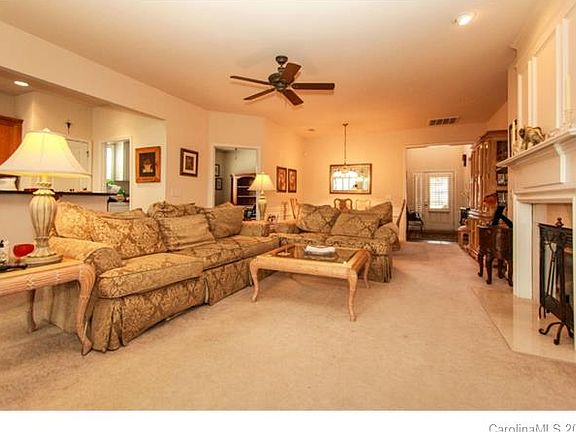 3rd image of 15111 Legend Oaks Ct
