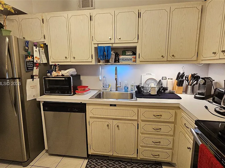 1980 S Ocean Dr #6B — Photo 2
