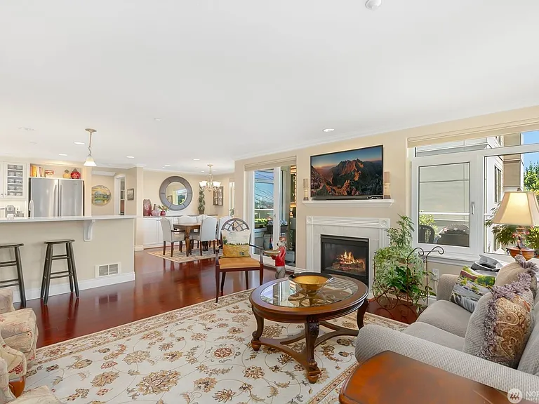 2100 Thorndyke Ave W #101 — Photo 9