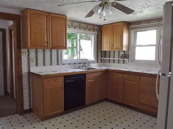 2nd image of 165 McKinley St