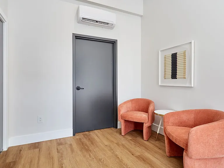 1405 S Flores St — Photo 18
