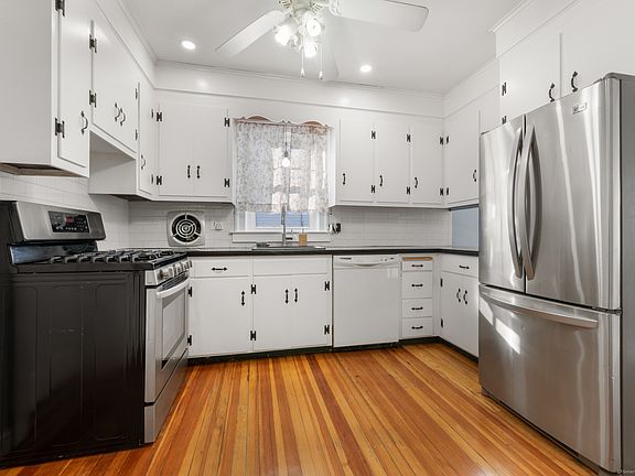 3rd image of 91 Fennbrook Rd