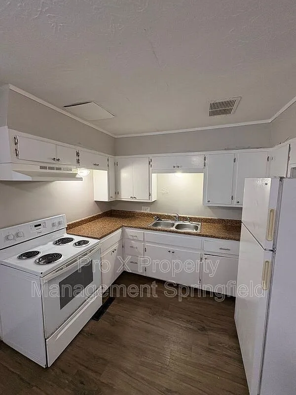 2 bed, 1.0 bath, $825 — Photo 4