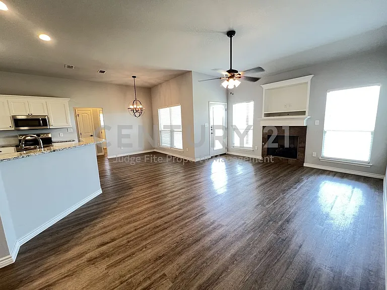 808 Northside Dr — Photo 2