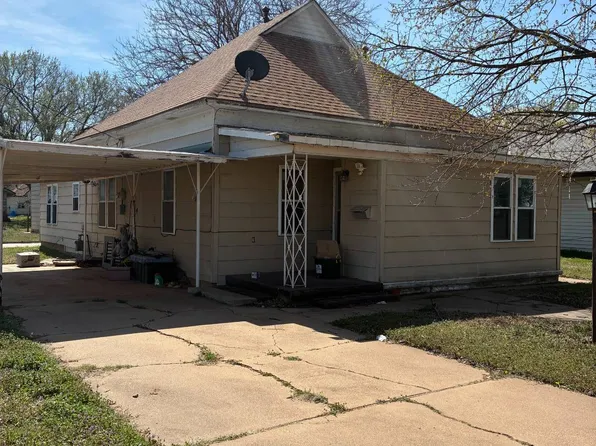 214 W 5th St, Cherokee, OK 73728