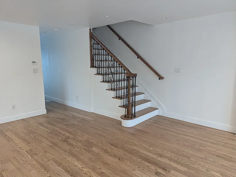 62 Forest Row — Photo 2