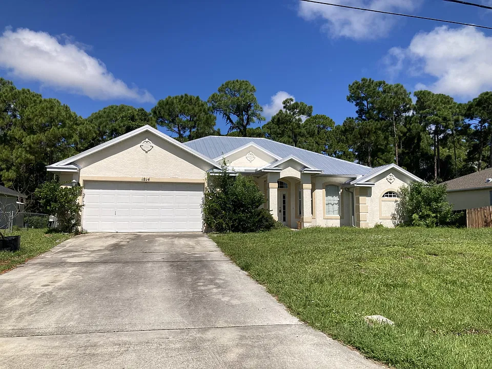 1814 SW Hickock Ter