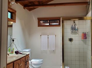 23501 Collins St #B, Woodland Hills, CA 91367