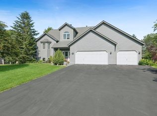 8635 Chanhassen Hills Dr N, Chanhassen, MN 55317