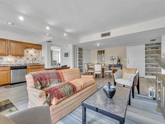 3rd image of 1455 West Ave APT 1003
