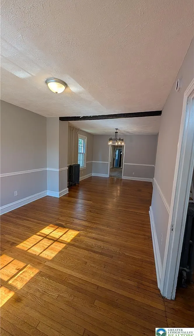 4 bed, 2312 sqft, $2,295 — Photo 2