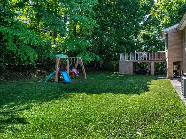 18 Carlyle Pl — Photo 36