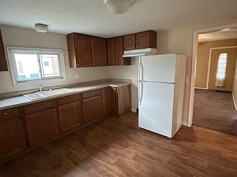 329 Louise Ave — Photo 2