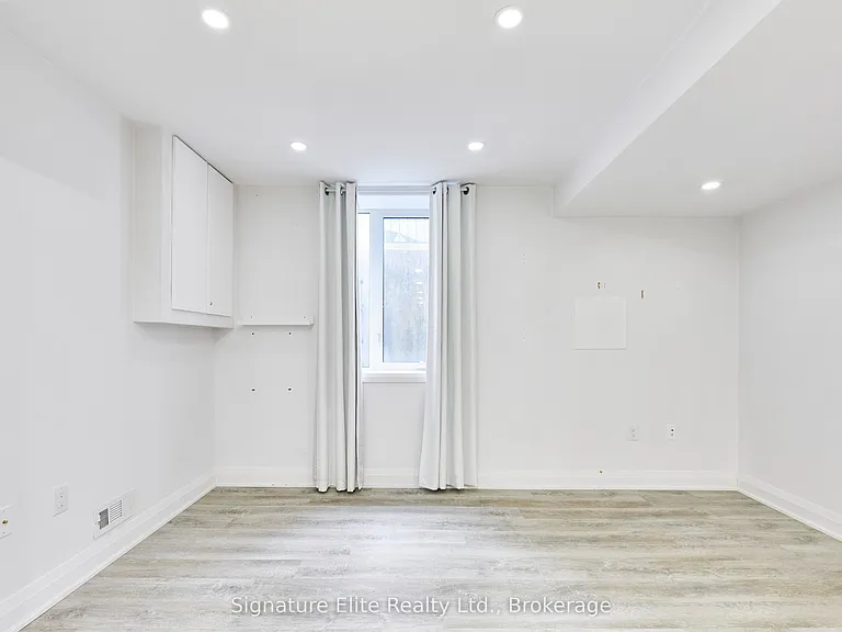 157 Dovercourt Rd #BASEMENT — Photo 3