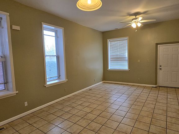 3rd image of 3113 Magnolia Ave #1
