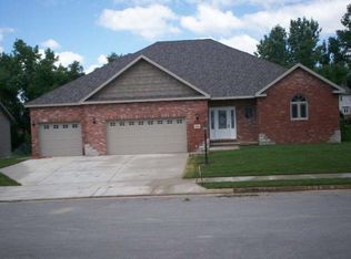 2001 W Forestglen Dr, Peoria, IL 61615