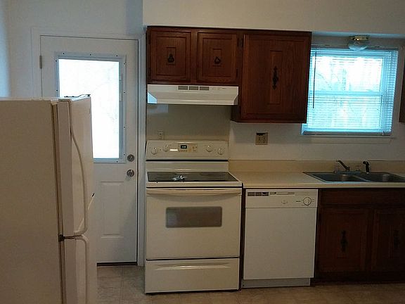 3rd image of 6847 Martha Ave