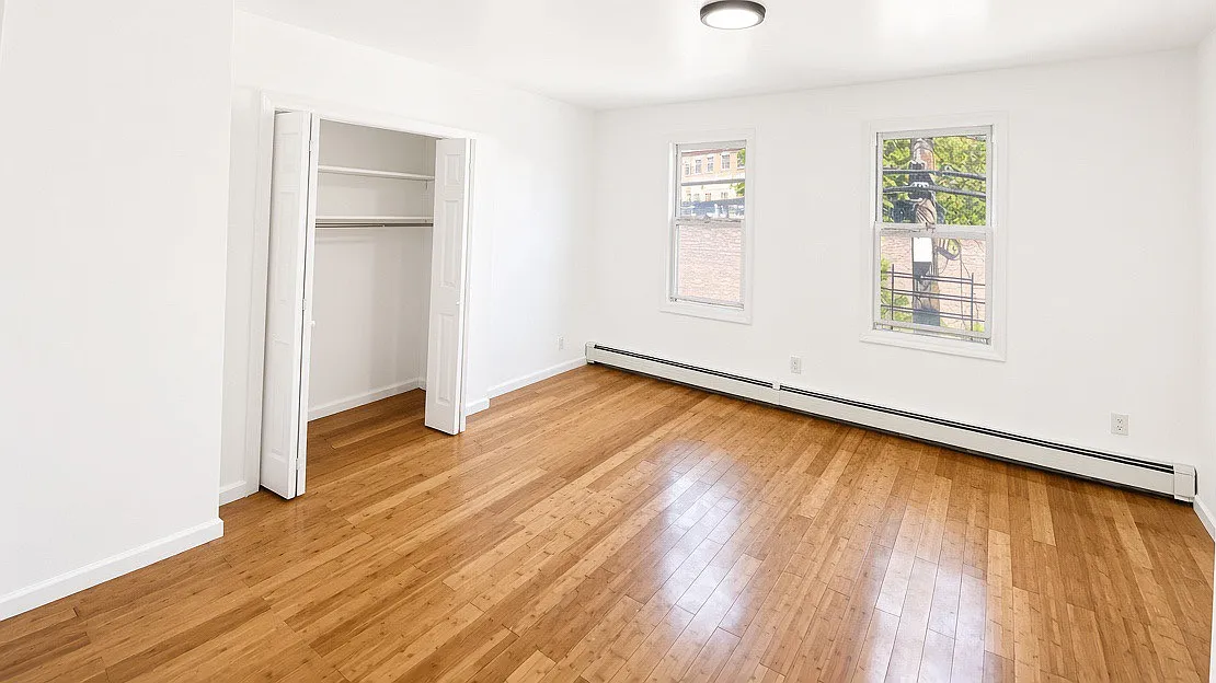 3 bed, $2,400 — Photo 3