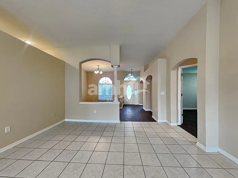 9423 Hunters Pond Dr — Photo 4