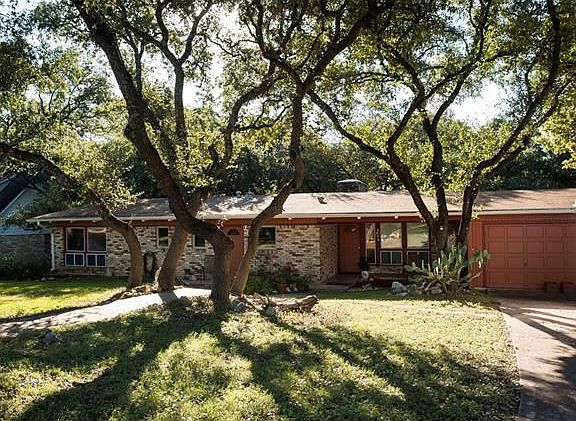 4th image of 4826 Rollingwood Dr