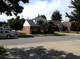 1841 Lancaster St, Grosse Pointe Woods, MI 48236