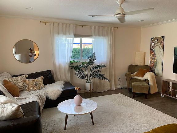 3rd image of 2050 NE 39th St