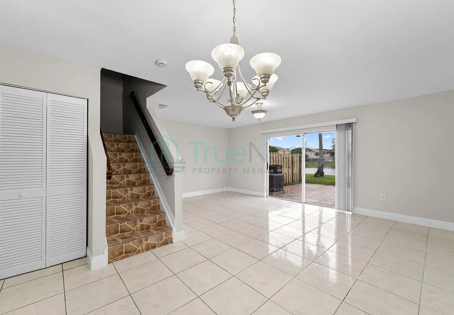 3 bed, 2.5 bath, 1319 sqft, $2,650 — Photo 4