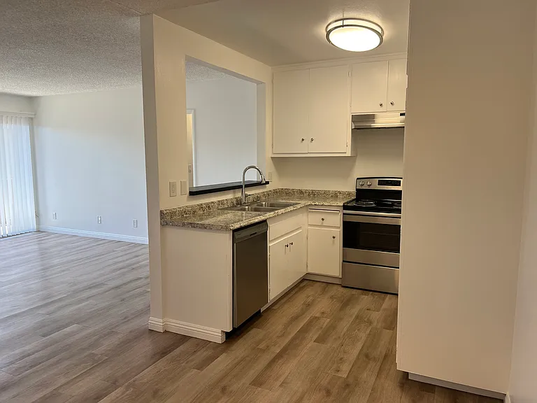 Beachwood Village Apartments — Photo 112