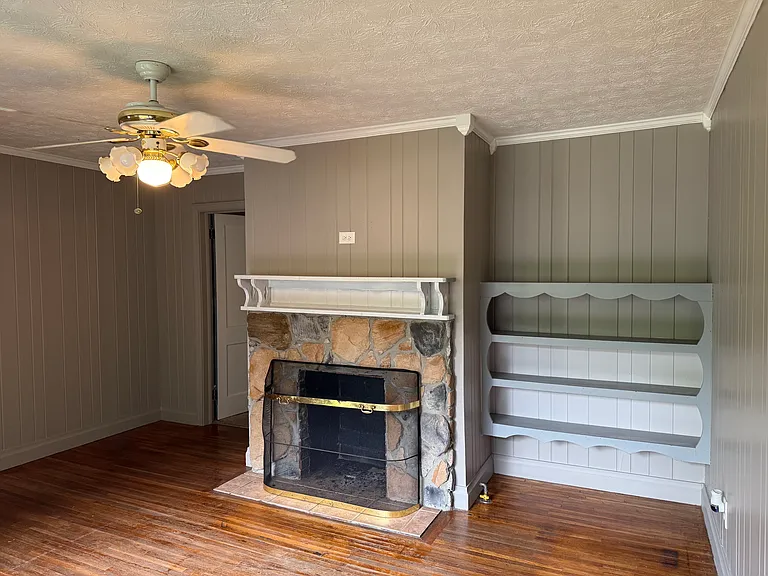 206 Griffith St — Photo 3