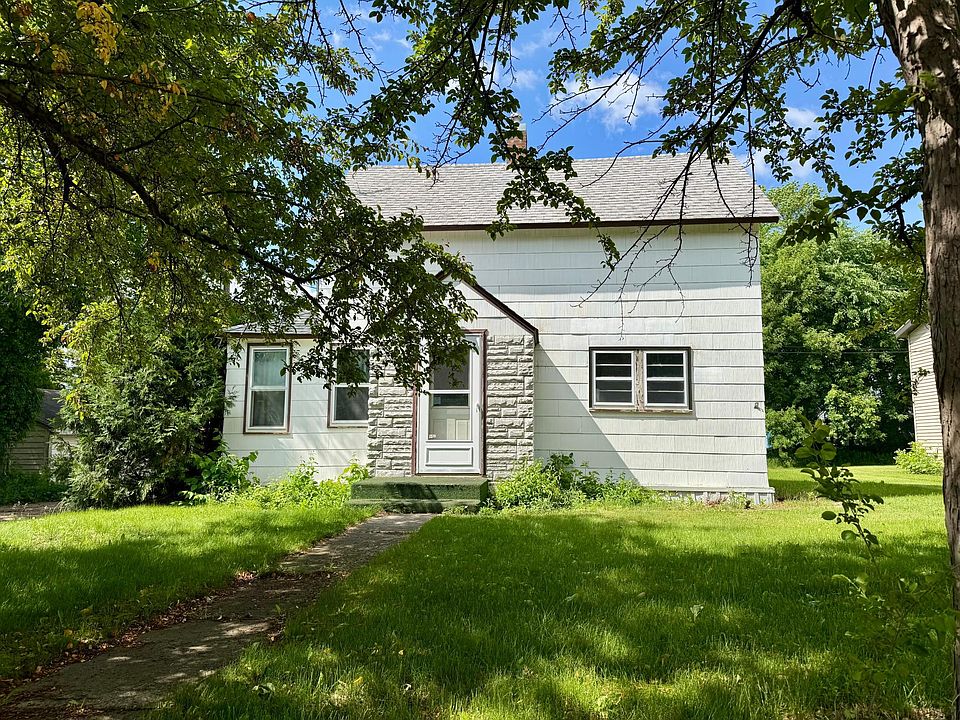 1st image of 915 6th Ave E