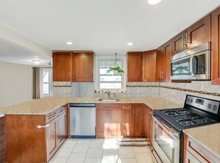 102 Jackson Ave #2, Huntington, NY 11743