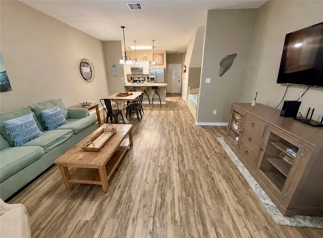 2 bed, 3.0 bath, 1168 sqft, $3,000 — Photo 3