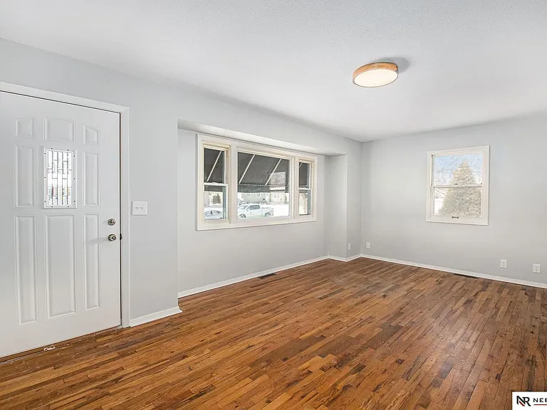 3211 S 121st St — Photo 3
