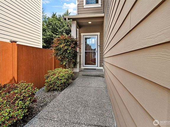 4th image of 9155 1st Street SE