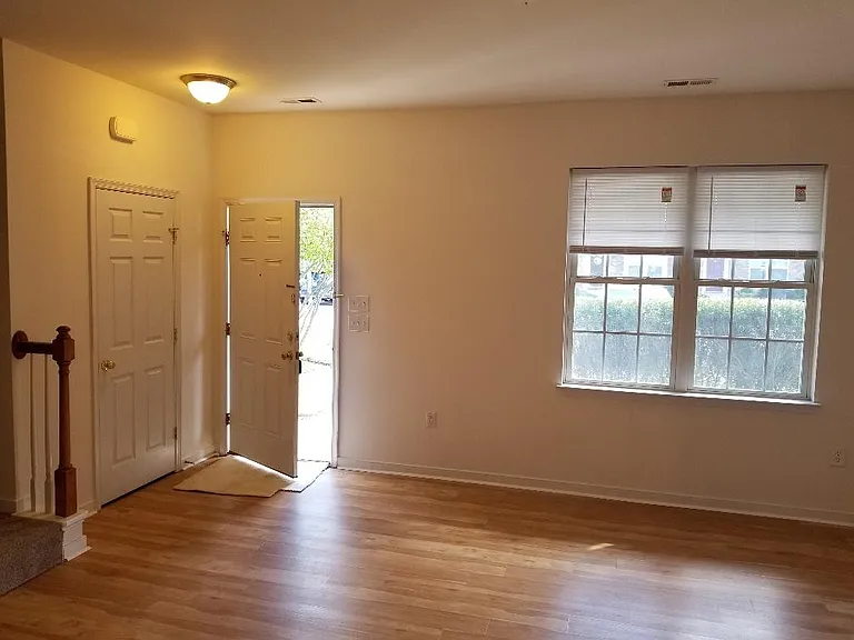 106 Colter Dr — Photo 3
