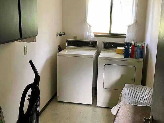 4th image of 9018 E Columbia Dr