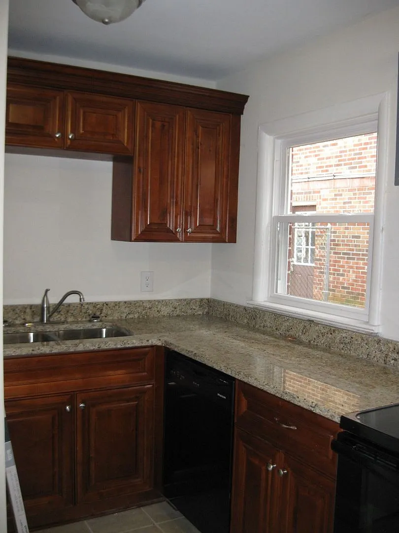 430 Staten St — Photo 4