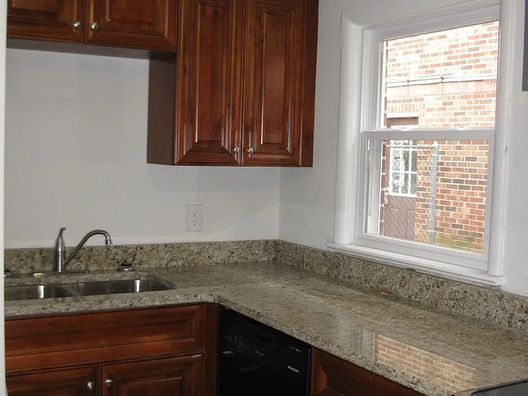 430 Staten St — Photo 4