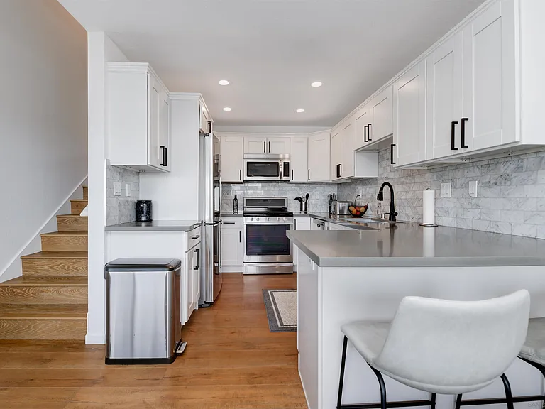 807 Highland Dr — Photo 5