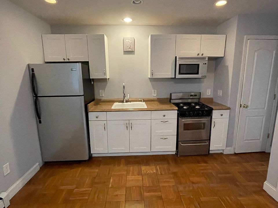 1st image of 11 Arbutus Ave #1