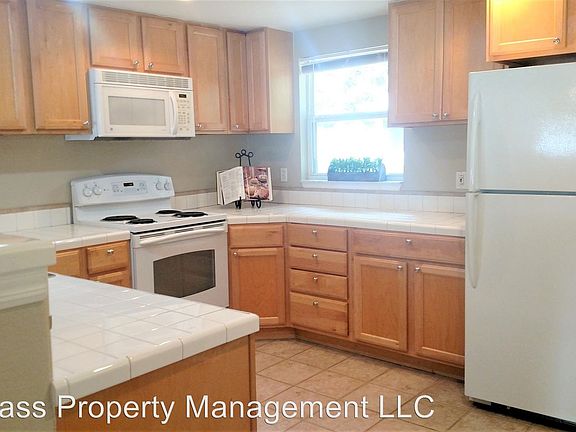 2nd image of 887 E Seminole Dr