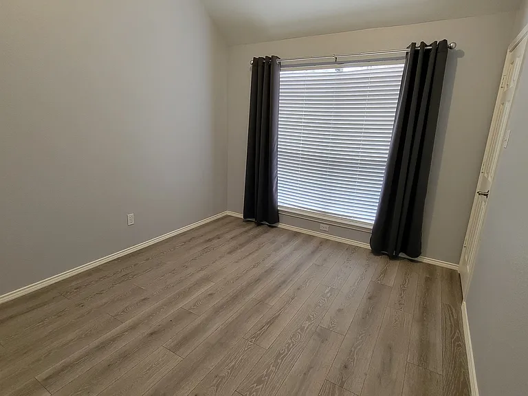 401 Colony Dr — Photo 14