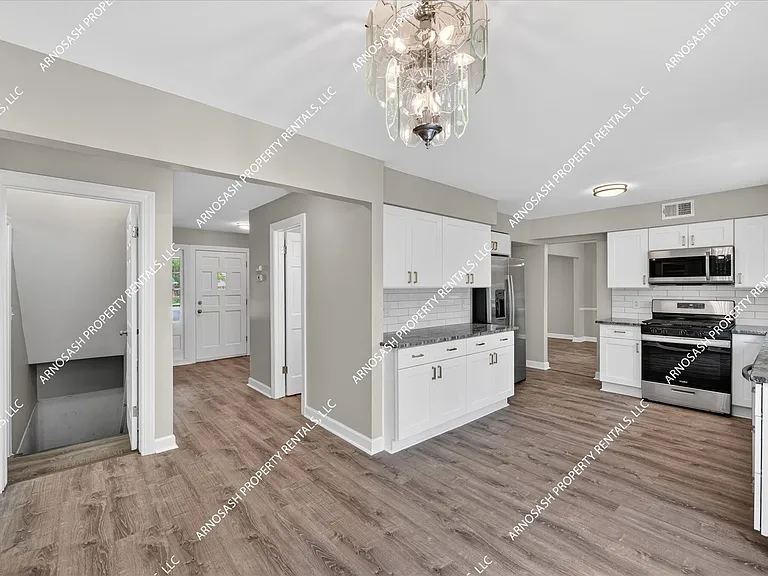 27345 Harvard Rd — Photo 3