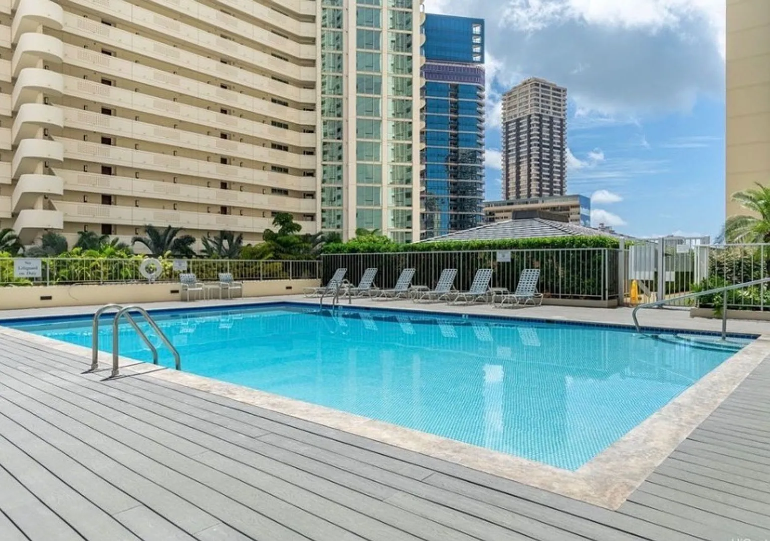Renovated High-Floor Waipuna 2BR/2BA Ocean & Diamond Head Views — Photo 1