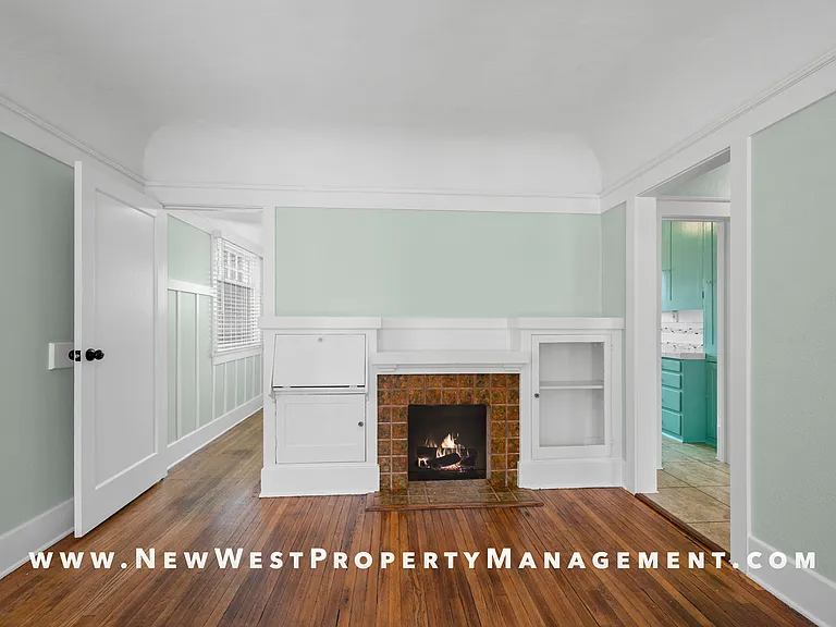 2417 Market St — Photo 16